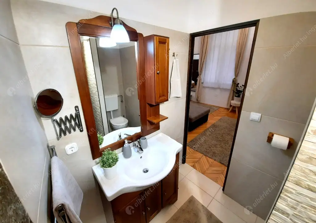 Kiadó albérlet 390000 Ft/hó áron: Budapest, VI. kerület  Vasvári Pál utca. Mérete: 69 nm, 3 szobás | Alberlet.hu - 6622318