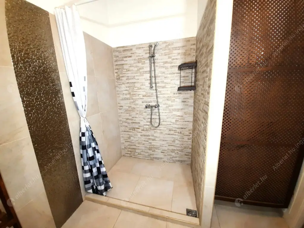 Kiadó albérlet 390000 Ft/hó áron: Budapest, VI. kerület  Vasvári Pál utca. Mérete: 69 nm, 3 szobás | Alberlet.hu - 6622329