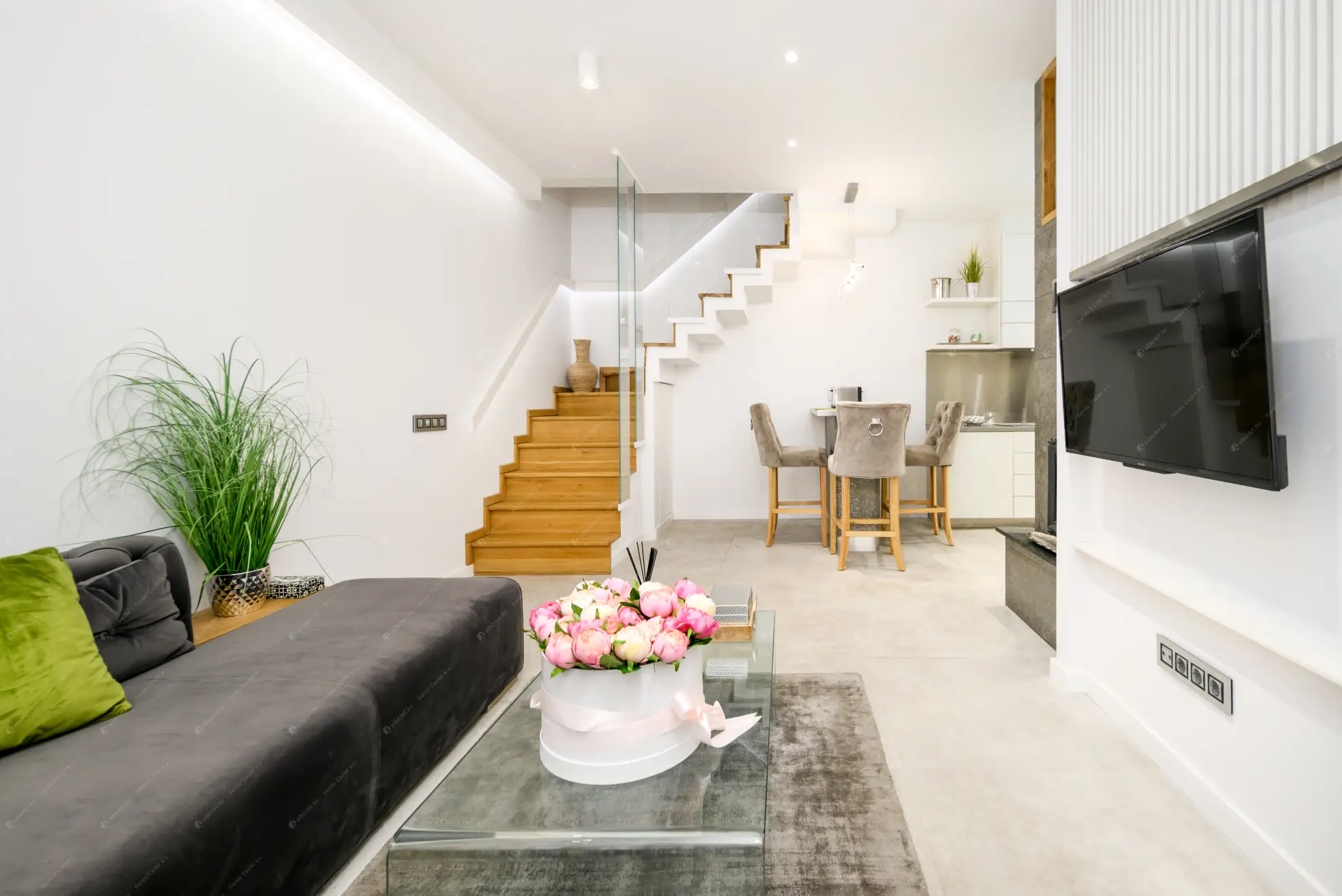 Kiadó albérlet 740000 Ft/hó áron: Budapest, VI. kerület  Vörösmarty utca. Mérete: 100 nm, 5 szobás | Alberlet.hu - 6636146