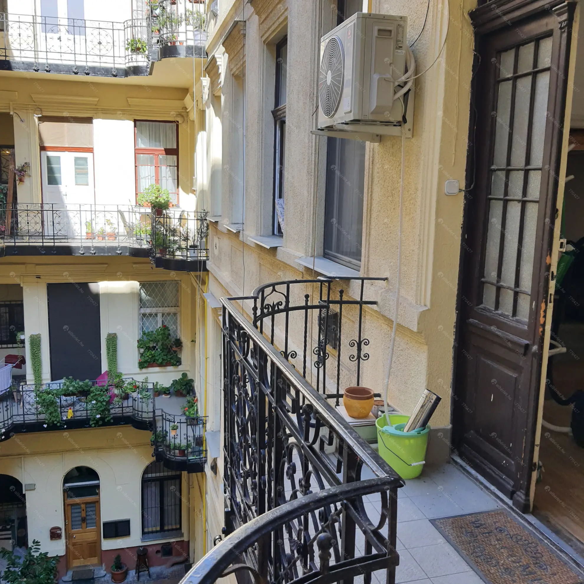 Kiadó albérlet 200000 Ft/hó áron: Budapest, VI. kerület  Vörösmarty utca. Mérete: 28 nm, 1 szobás | Alberlet.hu - 6572081