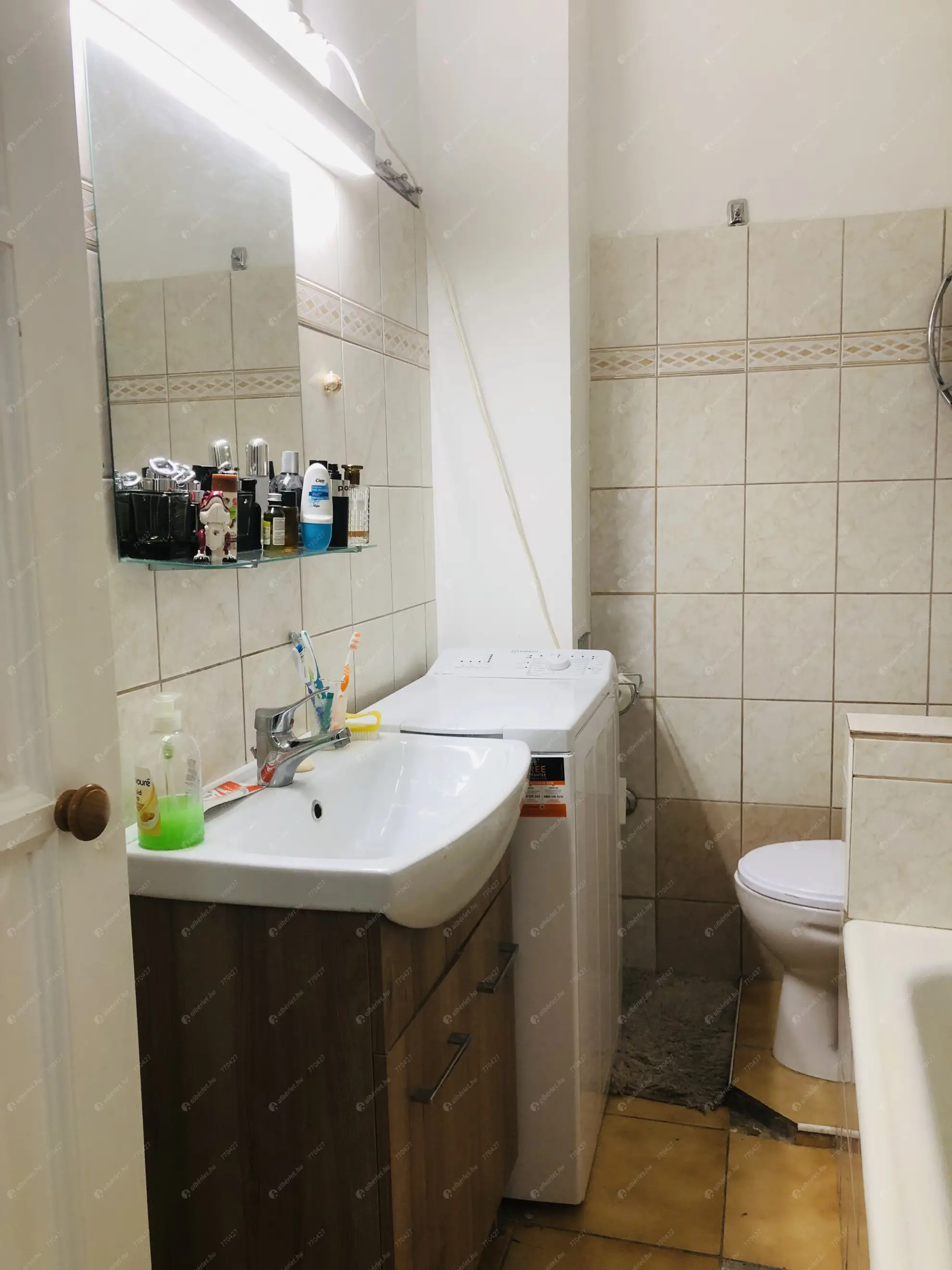 Kiadó albérlet 200000 Ft/hó áron: Budapest, VI. kerület  Vörösmarty utca. Mérete: 28 nm, 1 szobás | Alberlet.hu - 6572118