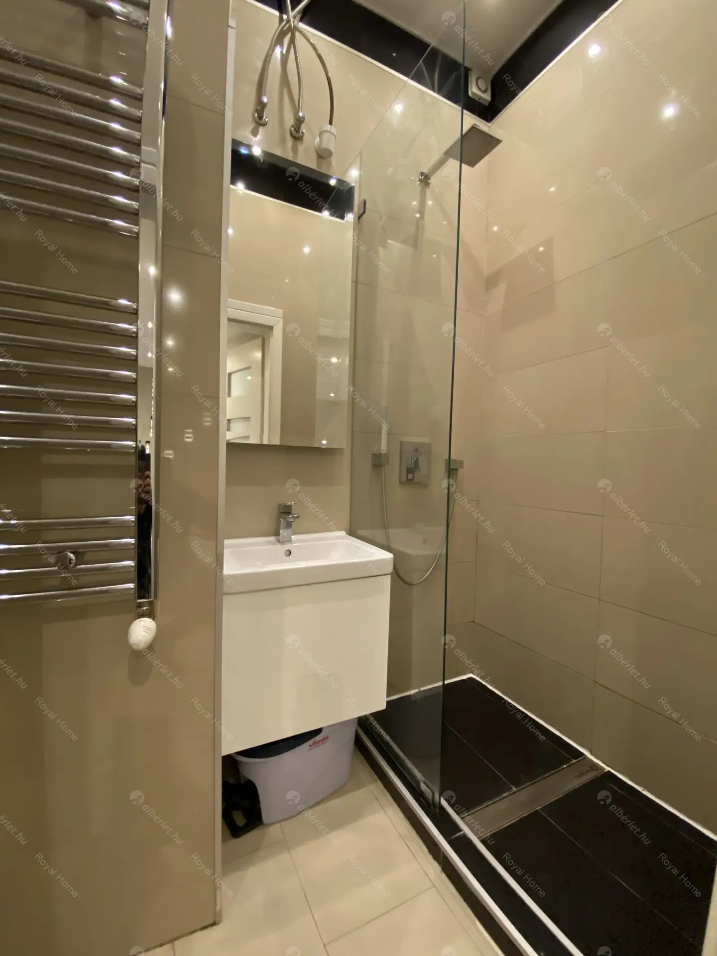 Kiadó albérlet 180000 Ft/hó áron: Budapest, VI. kerület  Vörösmarty utca. Mérete: 30 nm, 1 szobás | Alberlet.hu - 5854433