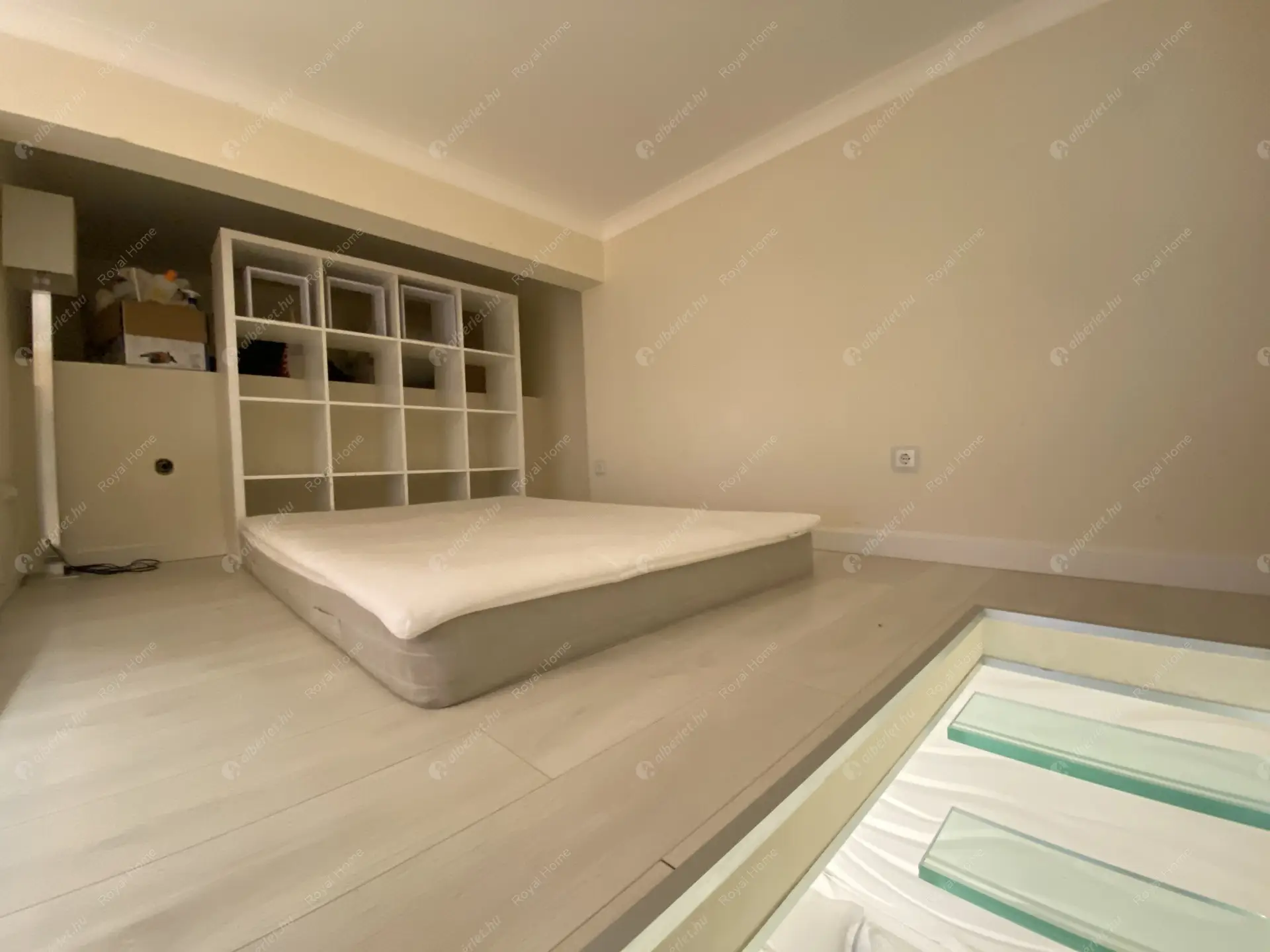 Kiadó albérlet 180000 Ft/hó áron: Budapest, VI. kerület  Vörösmarty utca. Mérete: 30 nm, 1 szobás | Alberlet.hu - 5854436