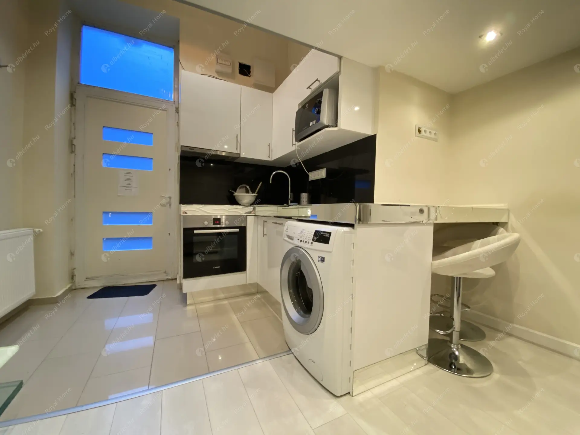 Kiadó albérlet 180000 Ft/hó áron: Budapest, VI. kerület  Vörösmarty utca. Mérete: 30 nm, 1 szobás | Alberlet.hu - 5854437