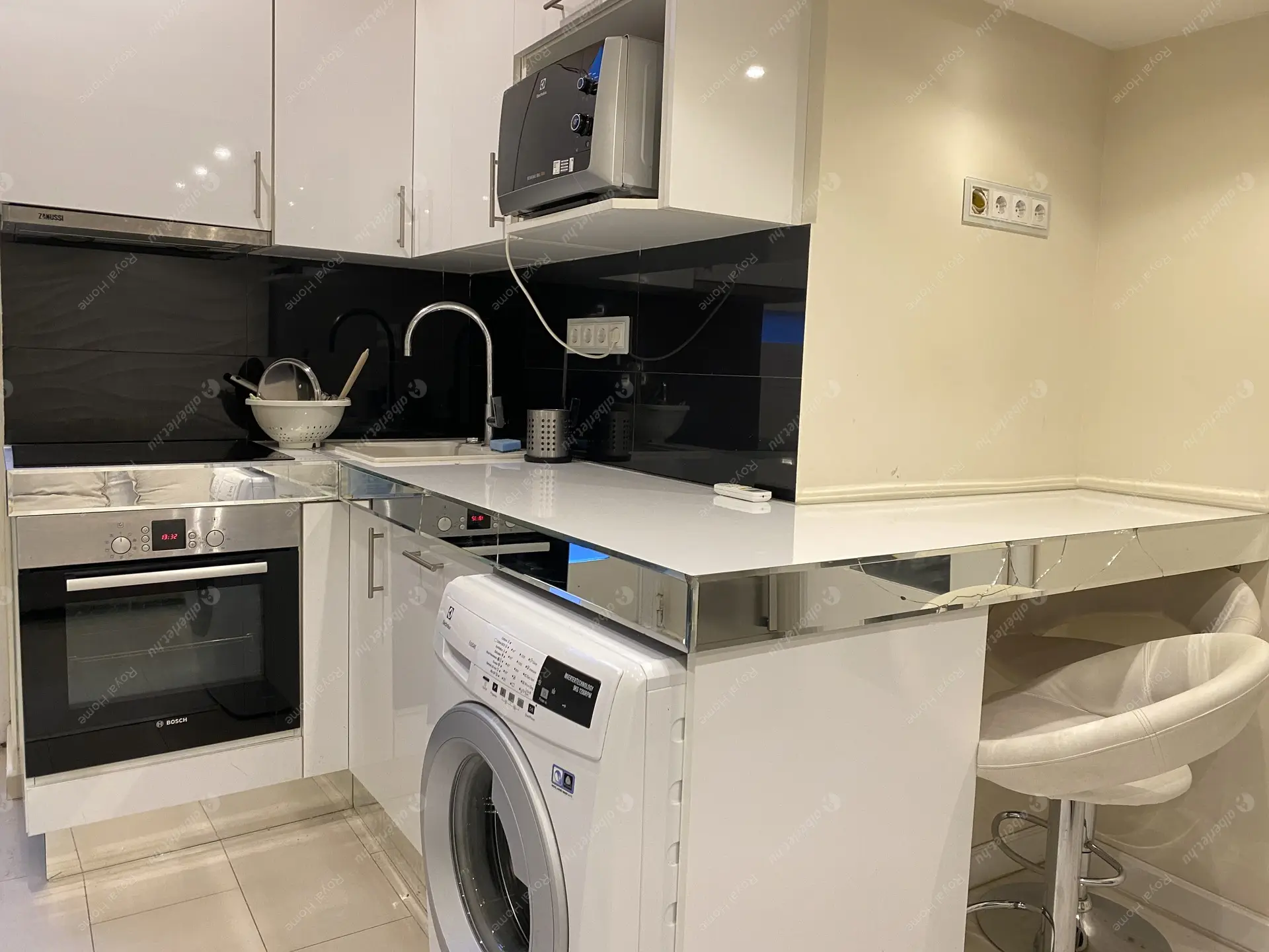 Kiadó albérlet 180000 Ft/hó áron: Budapest, VI. kerület  Vörösmarty utca. Mérete: 30 nm, 1 szobás | Alberlet.hu - 5854439