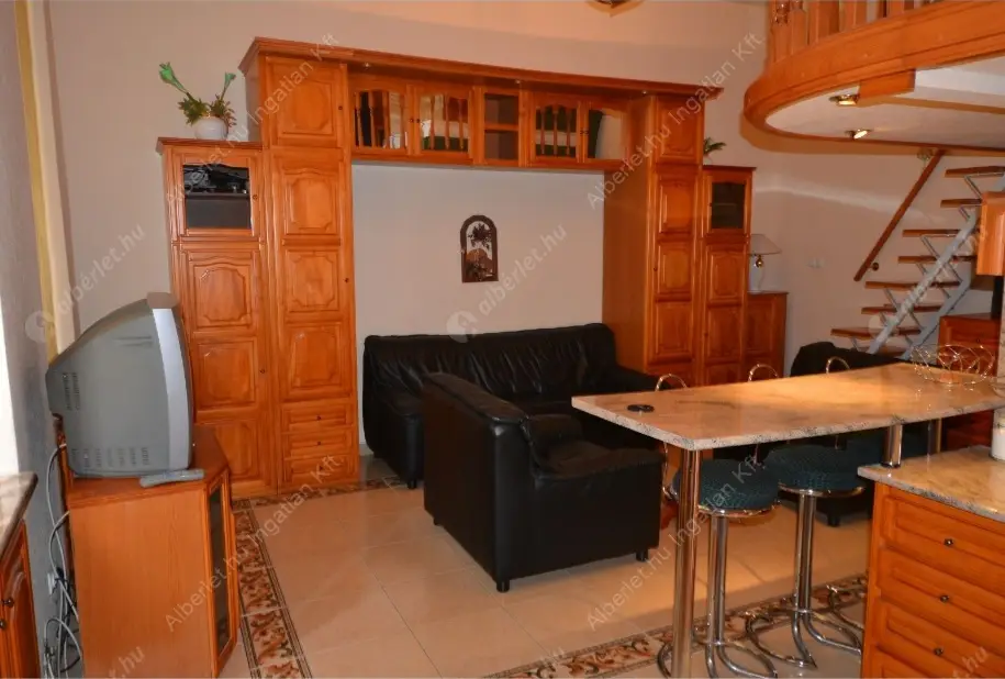 Kiadó albérlet 189000 Ft/hó áron: Budapest, VI. kerület  Vörösmarty utca. Mérete: 40 nm, 1 szobás | Alberlet.hu - 6609604
