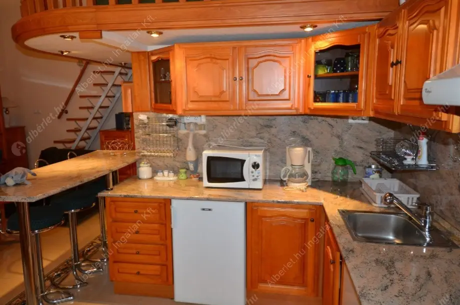 Kiadó albérlet 200000 Ft/hó áron: Budapest, VI. kerület  Vörösmarty utca. Mérete: 40 nm, 1 szobás | Alberlet.hu - 6573960