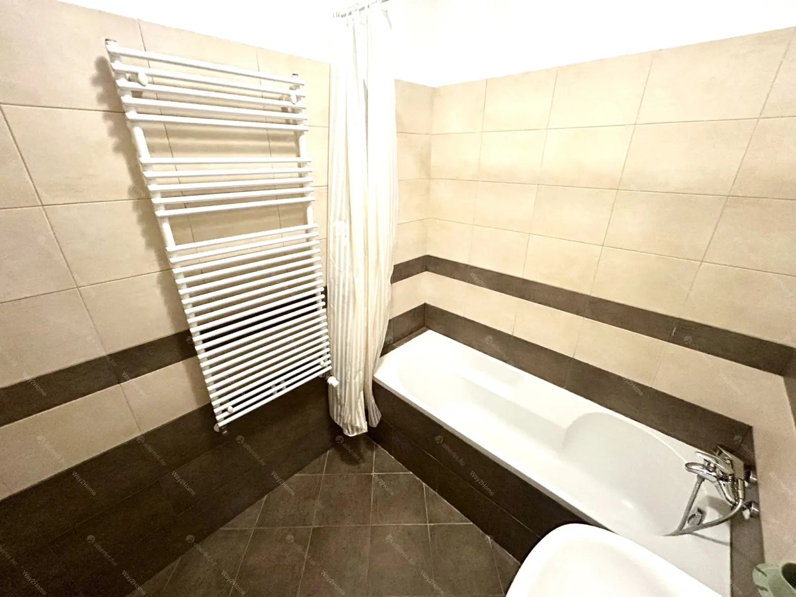 Kiadó albérlet 270000 Ft/hó áron: Budapest, VI. kerület  Vörösmarty utca. Mérete: 65 nm, 3 szobás | Alberlet.hu - 6642217