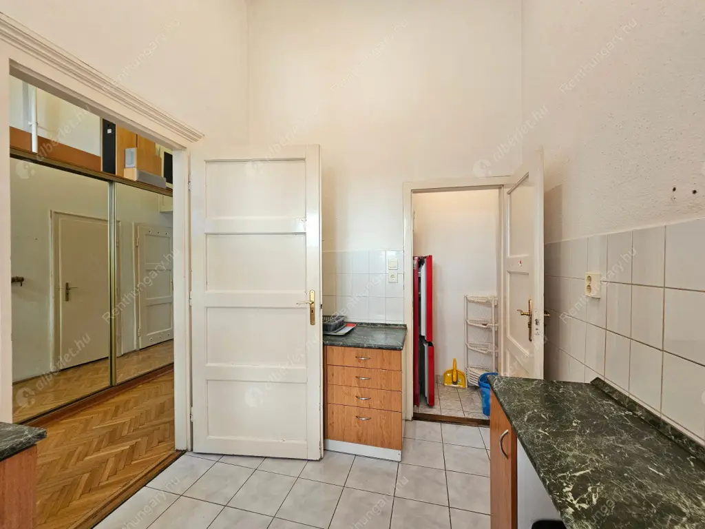 Kiadó albérlet 240000 Ft/hó áron: Budapest, VI. kerület  Vörösmarty utca. Mérete: 69 nm, 2 szobás | Alberlet.hu - 6573297