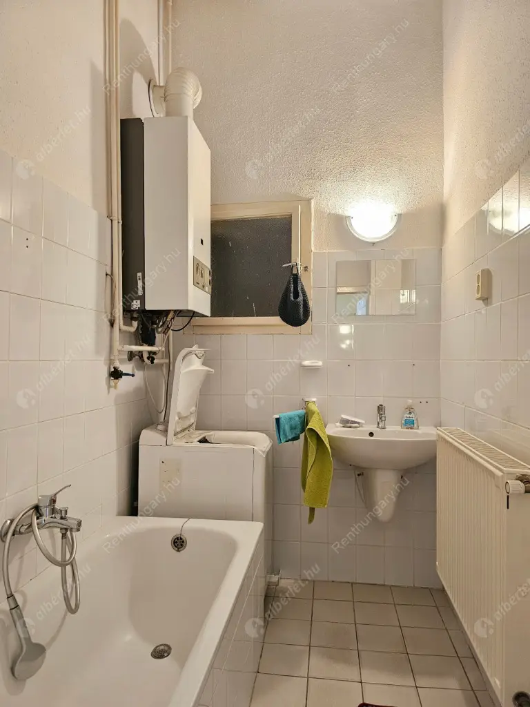 Kiadó albérlet 240000 Ft/hó áron: Budapest, VI. kerület  Vörösmarty utca. Mérete: 69 nm, 2 szobás | Alberlet.hu - 6593134