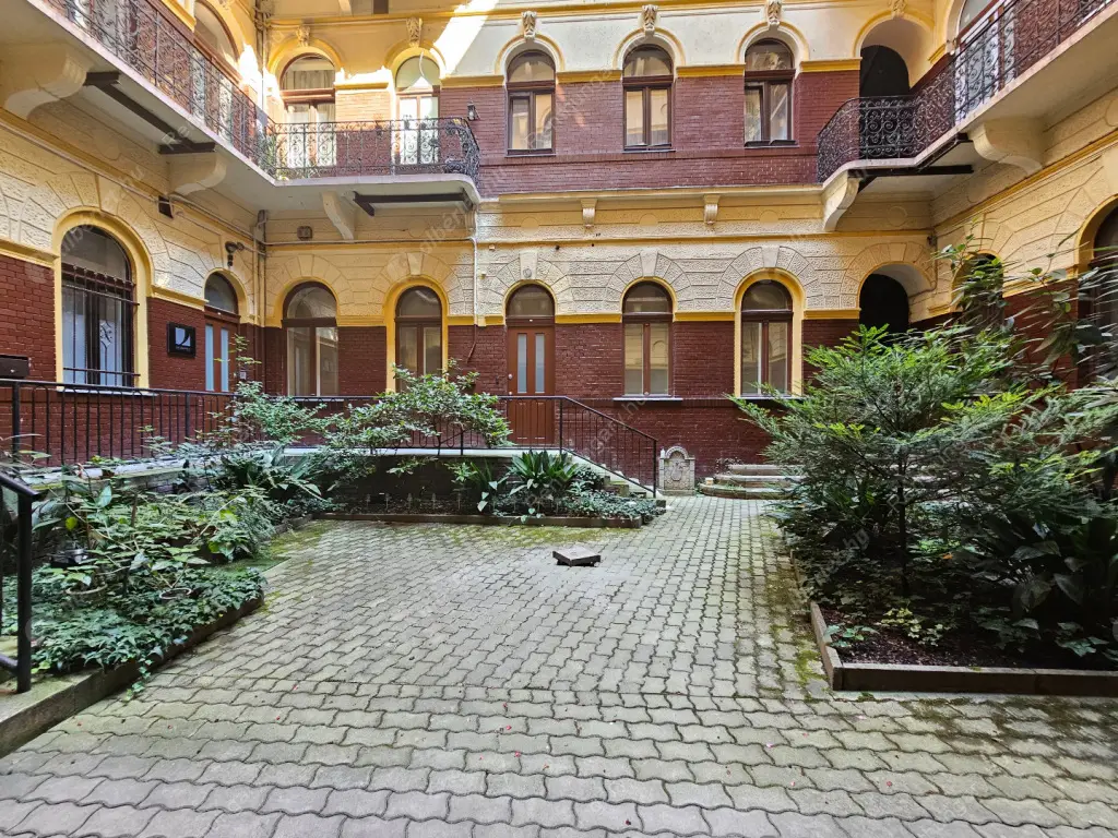 Kiadó albérlet 240000 Ft/hó áron: Budapest, VI. kerület  Vörösmarty utca. Mérete: 69 nm, 2 szobás | Alberlet.hu - 6610972