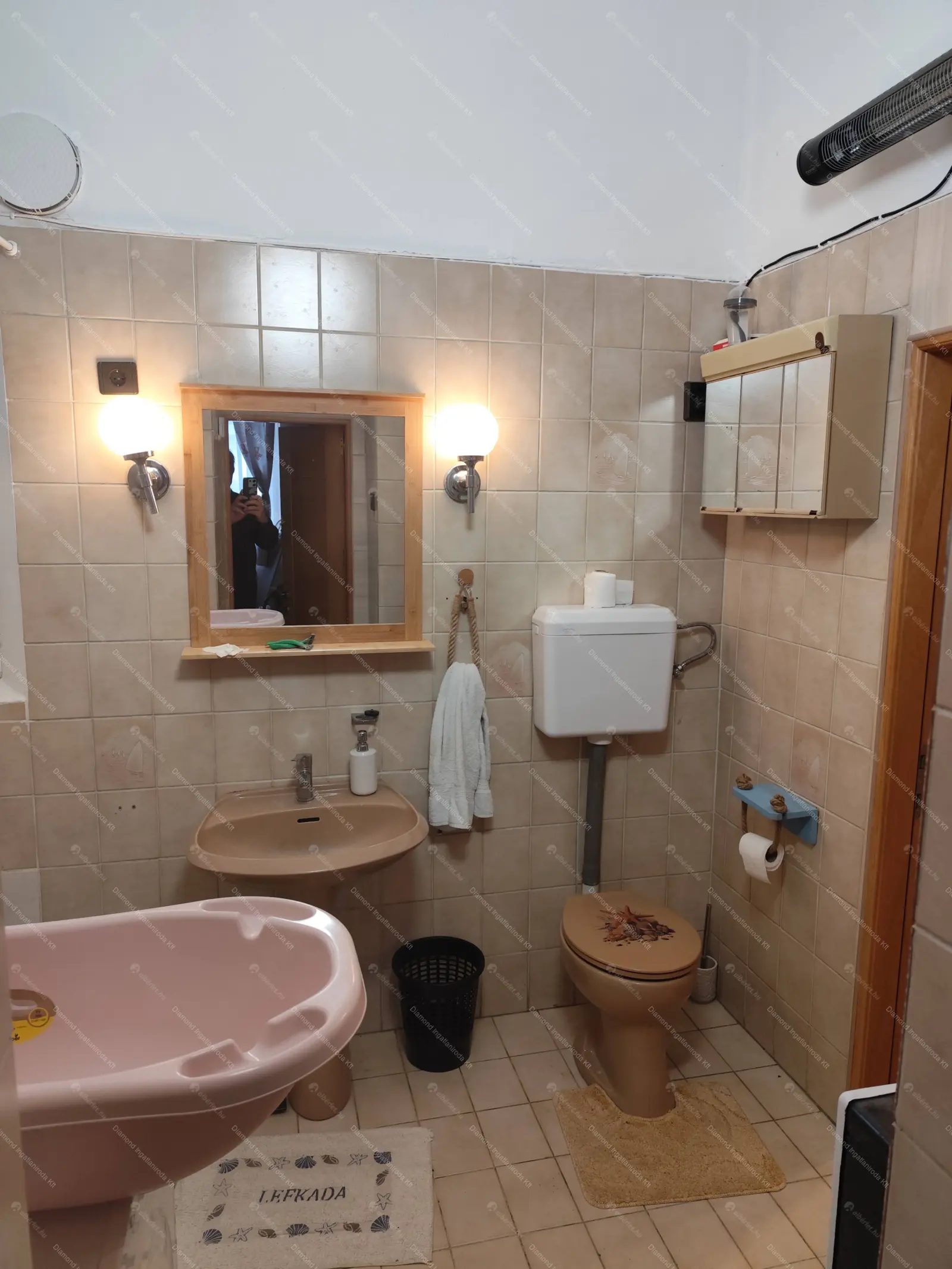 Kiadó albérlet 270000 Ft/hó áron: Budapest, VI. kerület  Vörösmarty utca. Mérete: 70 nm, 2 szobás | Alberlet.hu - 6653863