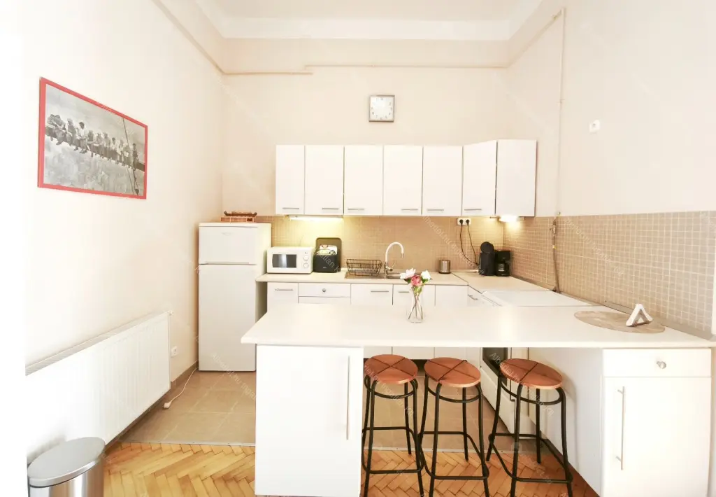 Kiadó albérlet 340000 Ft/hó áron: Budapest, VI. kerület  Vörösmarty utca. Mérete: 70 nm, 2 szobás | Alberlet.hu - 6665623