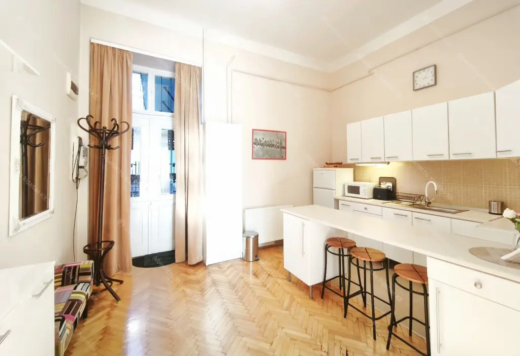 Kiadó albérlet 340000 Ft/hó áron: Budapest, VI. kerület  Vörösmarty utca. Mérete: 70 nm, 2 szobás | Alberlet.hu - 6665625