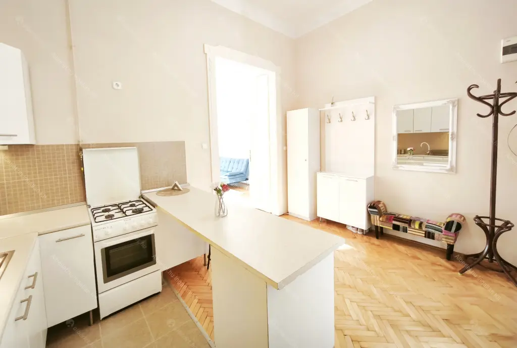 Kiadó albérlet 340000 Ft/hó áron: Budapest, VI. kerület  Vörösmarty utca. Mérete: 70 nm, 2 szobás | Alberlet.hu - 6665627