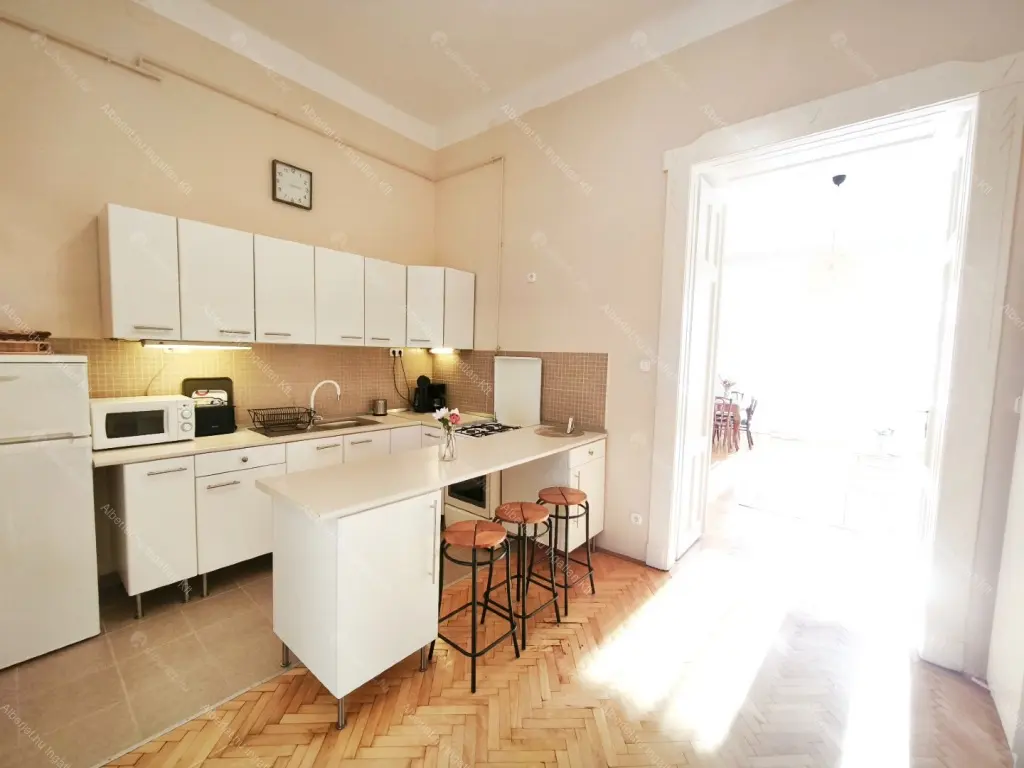 Kiadó albérlet 340000 Ft/hó áron: Budapest, VI. kerület  Vörösmarty utca. Mérete: 70 nm, 2 szobás | Alberlet.hu - 6665628