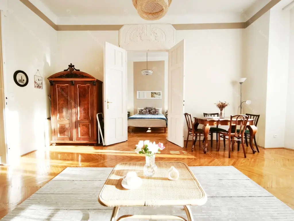 Kiadó albérlet 340000 Ft/hó áron: Budapest, VI. kerület  Vörösmarty utca. Mérete: 70 nm, 2 szobás | Alberlet.hu - 6665630