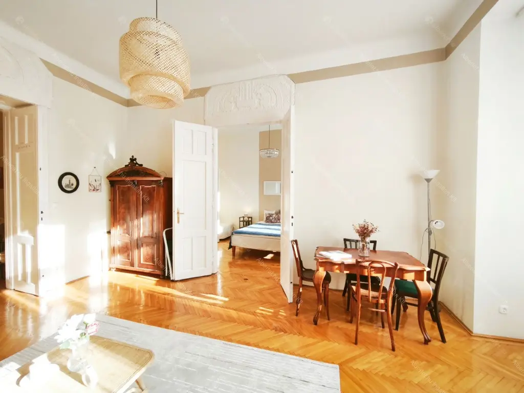 Kiadó albérlet 340000 Ft/hó áron: Budapest, VI. kerület  Vörösmarty utca. Mérete: 70 nm, 2 szobás | Alberlet.hu - 6665631