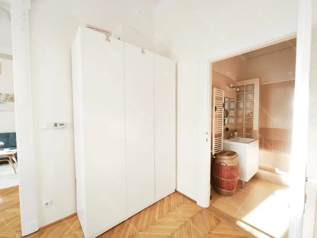 Kiadó albérlet 340000 Ft/hó áron: Budapest, VI. kerület  Vörösmarty utca. Mérete: 70 nm, 2 szobás | Alberlet.hu - 6665641