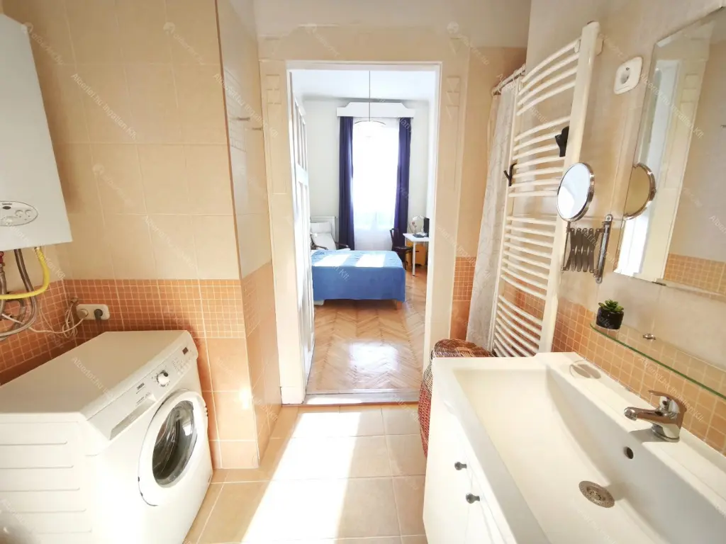 Kiadó albérlet 340000 Ft/hó áron: Budapest, VI. kerület  Vörösmarty utca. Mérete: 70 nm, 2 szobás | Alberlet.hu - 6665646