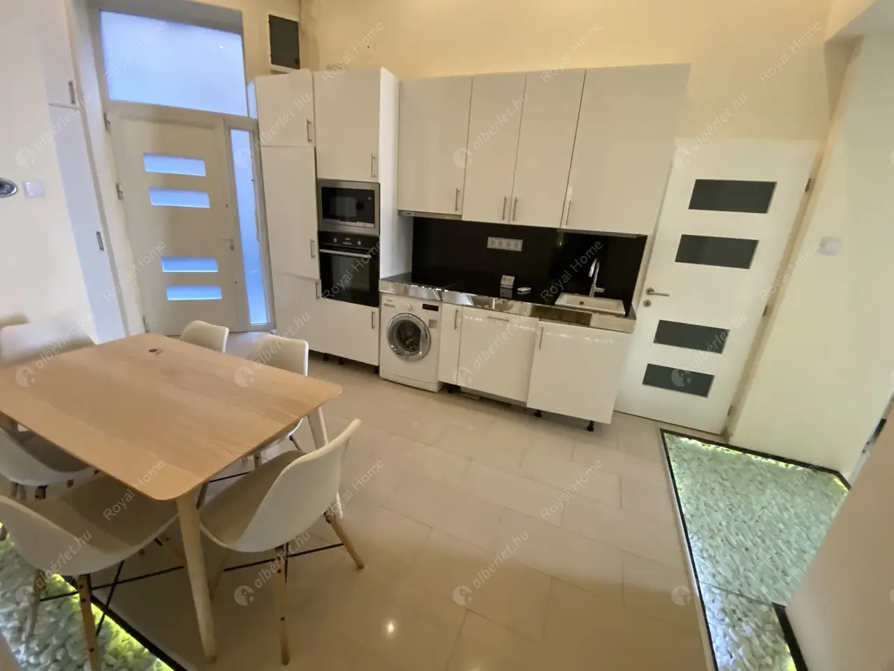 Kiadó albérlet 423000 Ft/hó áron: Budapest, VI. kerület  Vörösmarty utca. Mérete: 70 nm, 3 szobás | Alberlet.hu - 5011529