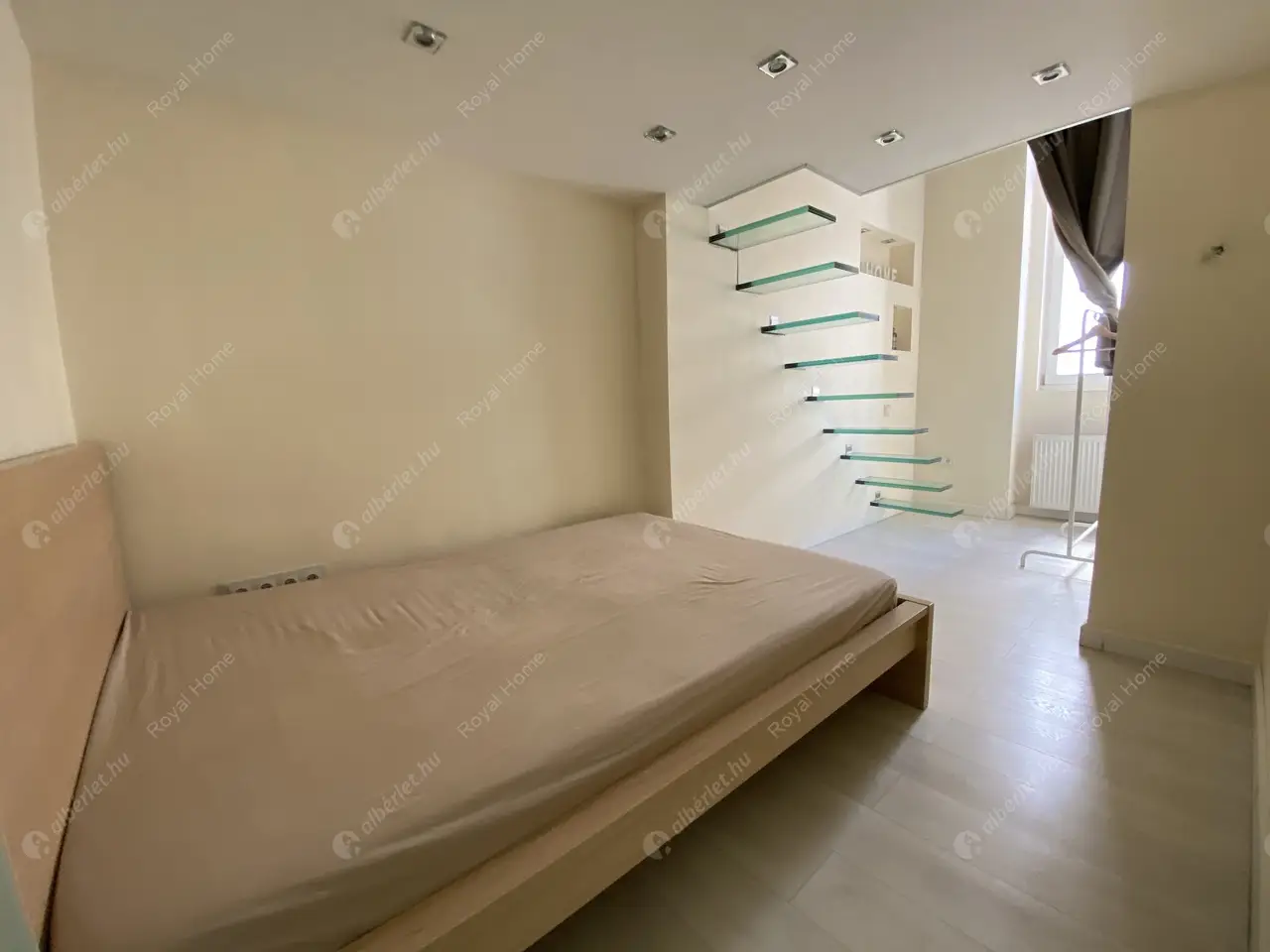 Kiadó albérlet 423000 Ft/hó áron: Budapest, VI. kerület  Vörösmarty utca. Mérete: 70 nm, 3 szobás | Alberlet.hu - 5011536