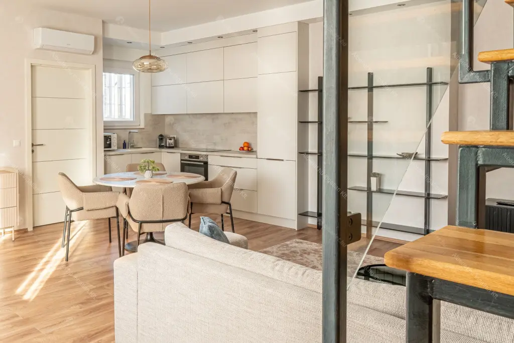 Kiadó albérlet 700000 Ft/hó áron: Budapest, VI. kerület  Vörösmarty utca. Mérete: 73 nm, 3 szobás | Alberlet.hu - 6677322