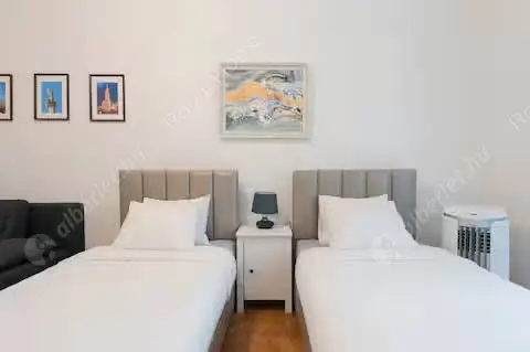 Kiadó albérlet 450000 Ft/hó áron: Budapest, VI. kerület  Weiner Leó utca. Mérete: 80 nm, 4 szobás | Alberlet.hu - 6629240