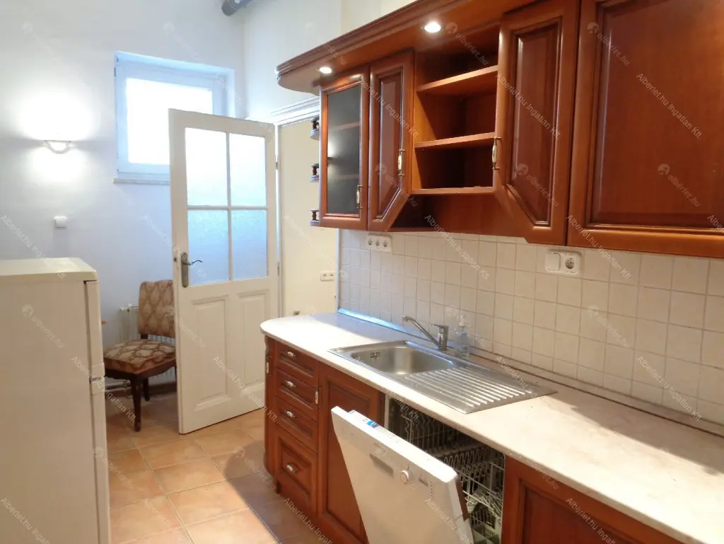 Kiadó albérlet 340000 Ft/hó áron: Budapest, VI. kerület  Weiner Leó utca. Mérete: 86 nm, 3 szobás | Alberlet.hu - 6672341