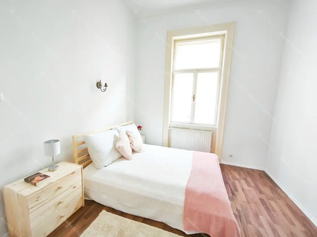 Kiadó albérlet 340000 Ft/hó áron: Budapest, VI. kerület  Weiner Leó utca. Mérete: 86 nm, 3 szobás | Alberlet.hu - 6676836