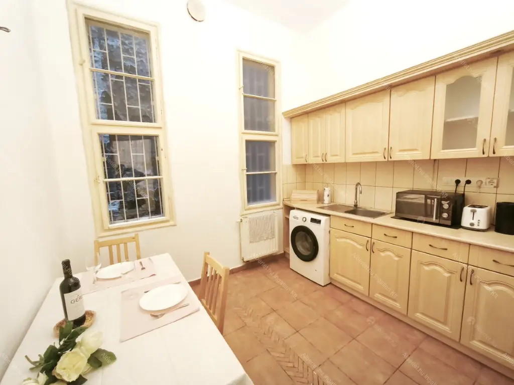 Kiadó albérlet 340000 Ft/hó áron: Budapest, VI. kerület  Weiner Leó utca. Mérete: 86 nm, 3 szobás | Alberlet.hu - 6676838