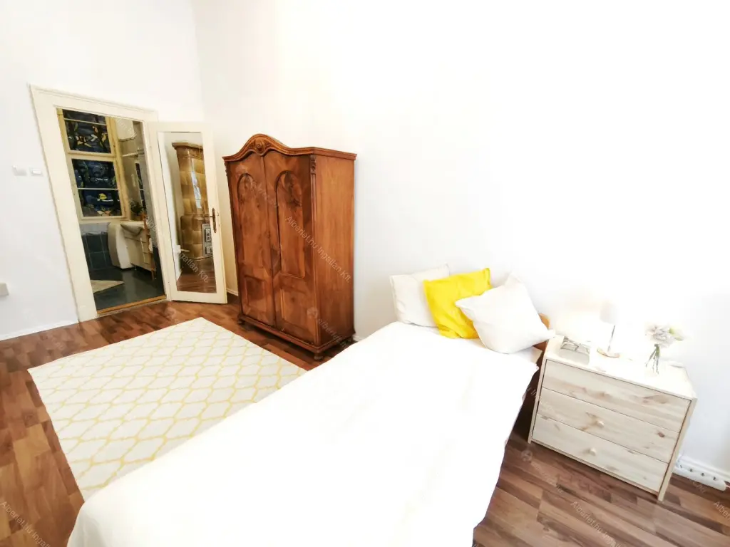 Kiadó albérlet 340000 Ft/hó áron: Budapest, VI. kerület  Weiner Leó utca. Mérete: 86 nm, 3 szobás | Alberlet.hu - 6676852