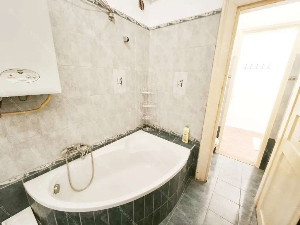 Kiadó albérlet 340000 Ft/hó áron: Budapest, VI. kerület  Weiner Leó utca. Mérete: 86 nm, 3 szobás | Alberlet.hu - 6676856