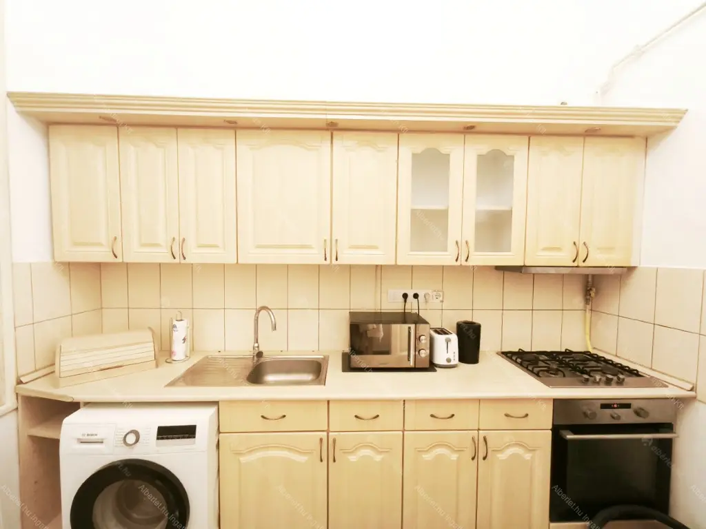 Kiadó albérlet 340000 Ft/hó áron: Budapest, VI. kerület  Weiner Leó utca. Mérete: 86 nm, 3 szobás | Alberlet.hu - 6676857