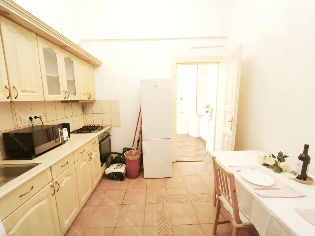 Kiadó albérlet 340000 Ft/hó áron: Budapest, VI. kerület  Weiner Leó utca. Mérete: 86 nm, 3 szobás | Alberlet.hu - 6676858