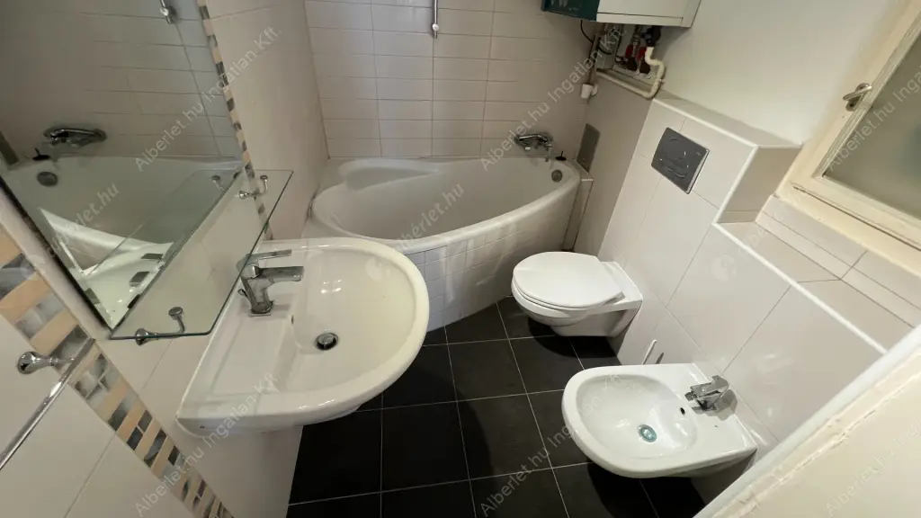 Kiadó albérlet 350000 Ft/hó áron: Budapest, VI. kerület  Weiner Leó utca. Mérete: 90 nm, 4 szobás | Alberlet.hu - 6564171