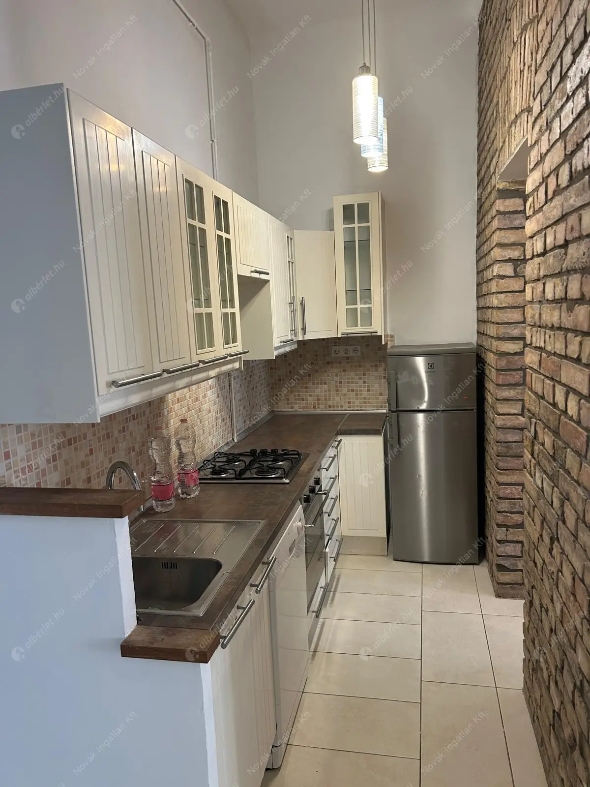 Kiadó albérlet 350000 Ft/hó áron: Budapest, VI. kerület  Weiner Leó utca. Mérete: 90 nm, 4 szobás | Alberlet.hu - 6574775