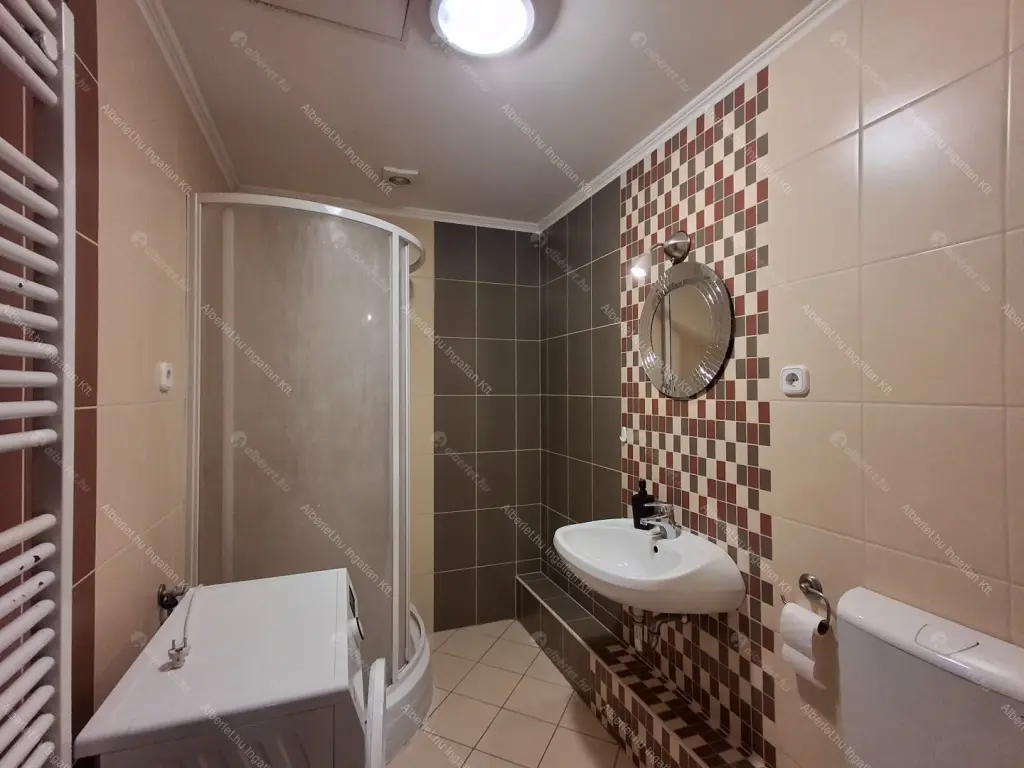 Kiadó albérlet 195000 Ft/hó áron: Budapest, VI. kerület  Zichy Jenő utca. Mérete: 32 nm, 1 szobás | Alberlet.hu - 6652709