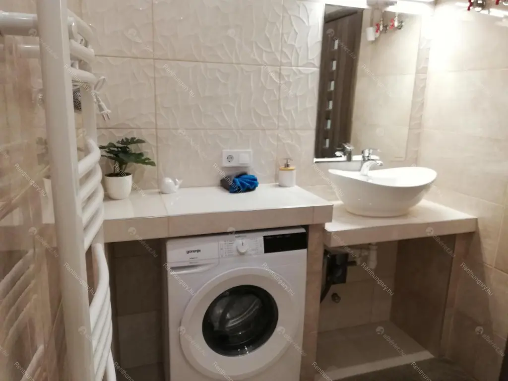 Kiadó albérlet 250000 Ft/hó áron: Budapest, VI. kerület  Zichy Jenő utca. Mérete: 34 nm, 2 szobás | Alberlet.hu - 6669862