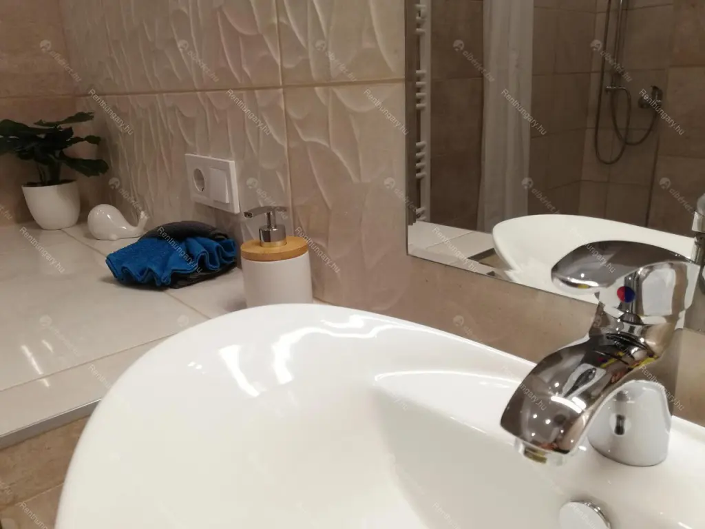 Kiadó albérlet 250000 Ft/hó áron: Budapest, VI. kerület  Zichy Jenő utca. Mérete: 34 nm, 2 szobás | Alberlet.hu - 6669864