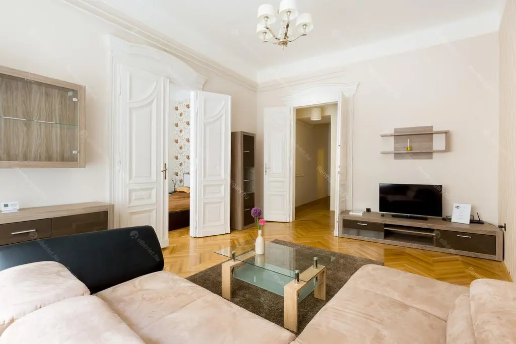 Kiadó albérlet 270000 Ft/hó áron: Budapest, VI. kerület  Zichy Jenő utca. Mérete: 77 nm, 2 szobás | Alberlet.hu - 6669250