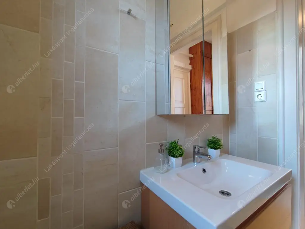 Kiadó albérlet 210000 Ft/hó áron: Budapest, VII. kerület  Akácfa utca. Mérete: 44 nm, 1 szobás | Alberlet.hu - 6534274