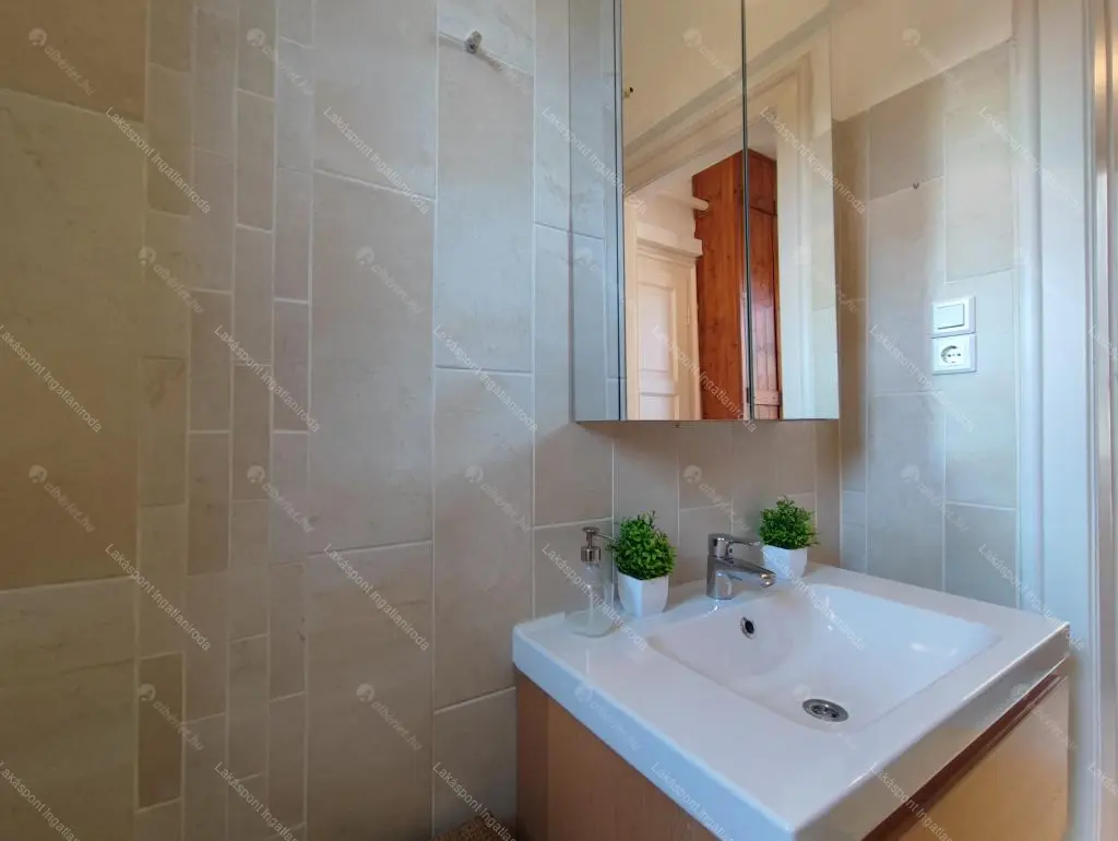 Kiadó albérlet 220000 Ft/hó áron: Budapest, VII. kerület  Akácfa utca. Mérete: 44 nm, 2 szobás | Alberlet.hu - 6701530