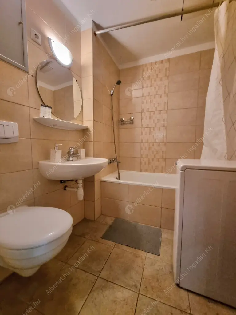 Kiadó albérlet 250000 Ft/hó áron: Budapest, VII. kerület  Akácfa utca. Mérete: 48 nm, 2 szobás | Alberlet.hu - 6583856