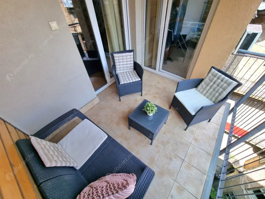 Kiadó albérlet 250000 Ft/hó áron: Budapest, VII. kerület  Akácfa utca. Mérete: 48 nm, 2 szobás | Alberlet.hu - 6583858