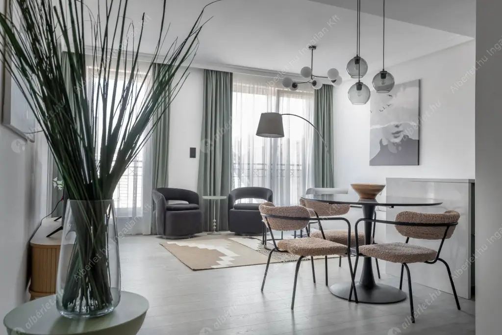 Kiadó albérlet 621000 Ft/hó áron: Budapest, VII. kerület  Akácfa utca. Mérete: 79 nm, 3 szobás | Alberlet.hu - 6554298