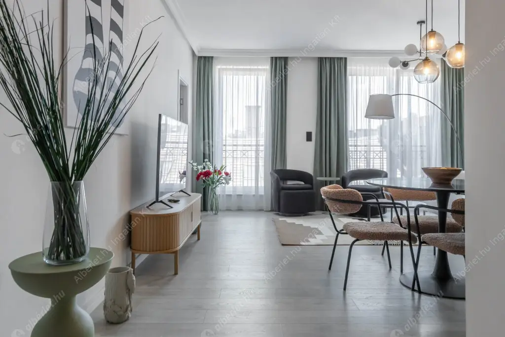 Kiadó albérlet 621000 Ft/hó áron: Budapest, VII. kerület  Akácfa utca. Mérete: 79 nm, 3 szobás | Alberlet.hu - 6554300