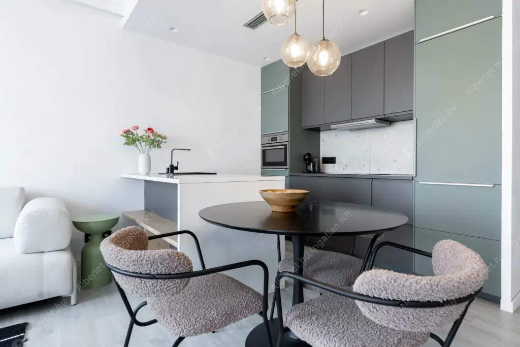 Kiadó albérlet 621000 Ft/hó áron: Budapest, VII. kerület  Akácfa utca. Mérete: 79 nm, 3 szobás | Alberlet.hu - 6554302