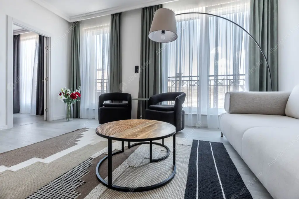 Kiadó albérlet 621000 Ft/hó áron: Budapest, VII. kerület  Akácfa utca. Mérete: 79 nm, 3 szobás | Alberlet.hu - 6554304