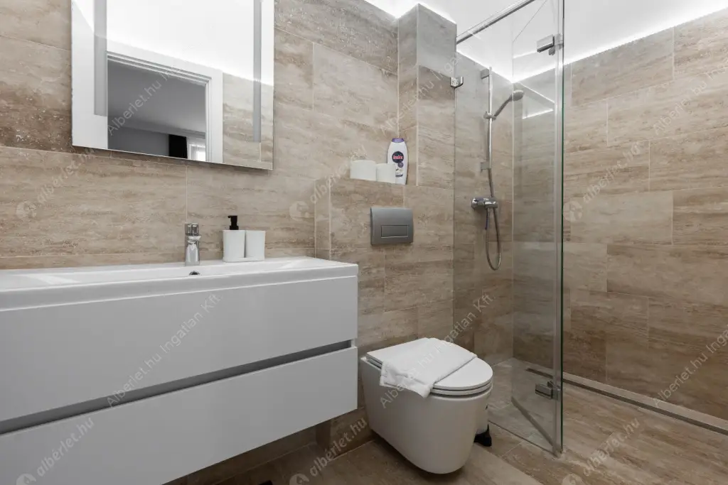 Kiadó albérlet 621000 Ft/hó áron: Budapest, VII. kerület  Akácfa utca. Mérete: 79 nm, 3 szobás | Alberlet.hu - 6554319